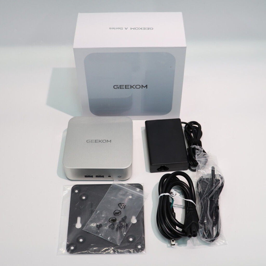 中古 GEEKOM MiniPC A6(Ryzen 7 6800H/16GB/SSD1TB/光学ドライブなし