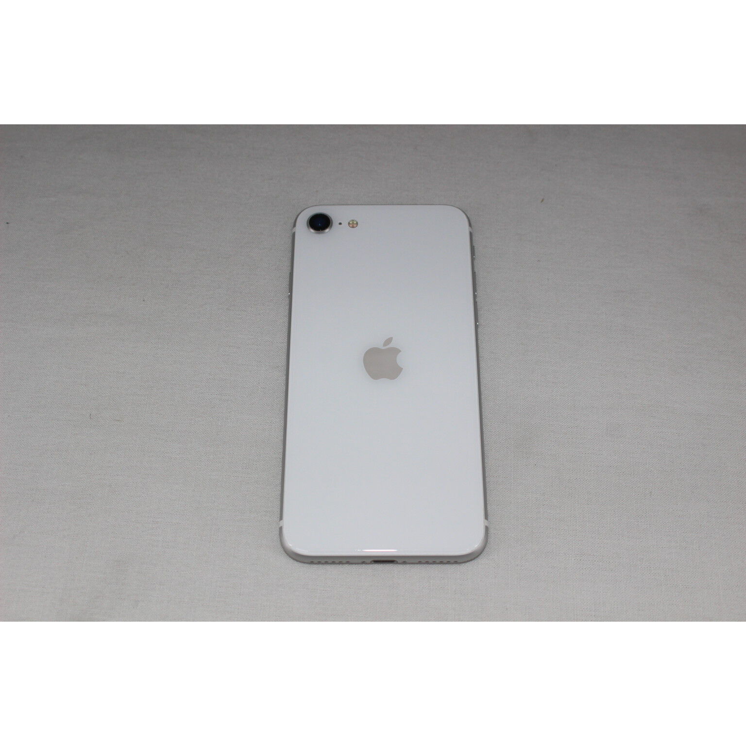 中古 Apple iPhoneSE 4.7インチ (第2世代/2020) 64GB (ホワイト