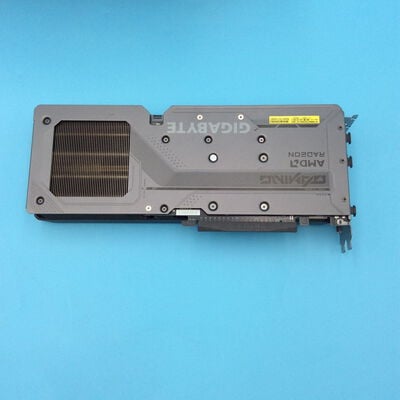 【秋葉原本店】中古  GIGABYTE GV-R9060XTGAMING OC-16GD (RX9060XT 16G) 179900 