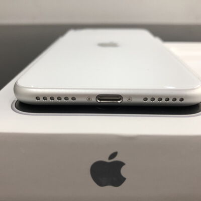 【福山ココローズ店】中古  【SIMロック解除済み】【SoftBank】Apple iPhoneSE 4.7インチ (第2世代/2020) 64GB (ホワイト) MHGQ3J/A 新パッケージ版 155757 