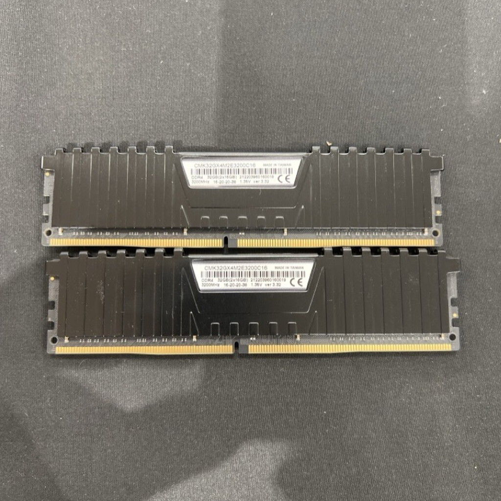 中古 CORSAIR CMK32GX4M2E3200C16(PC4-25600 16GB 2枚組 デスクトップ