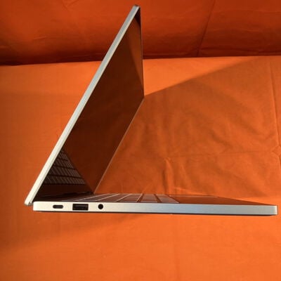 【なんば店】中古  Razer Book 13 RZ09-0357 (Mercury White) (i7-1165G7/16GB/SSD1TB/WLAN/13.4WQUXGA) 3280022109 