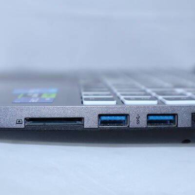 【通販センター】中古  THIRDWAVE raytrek R5-RL6(Intel Core i7 13700HX/16GB DDR5 (PC5)/SSD1TB/なし/NVIDIA GeForce RTX 4060 8GB Laptop GPU/15.6/2560x1440/Wi-Fi/W11H64 MAR) 203473 