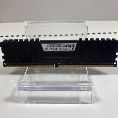 【大宮店】中古  PC4-21300 16GB デスクトップ用(DDR4-2666) 135638 