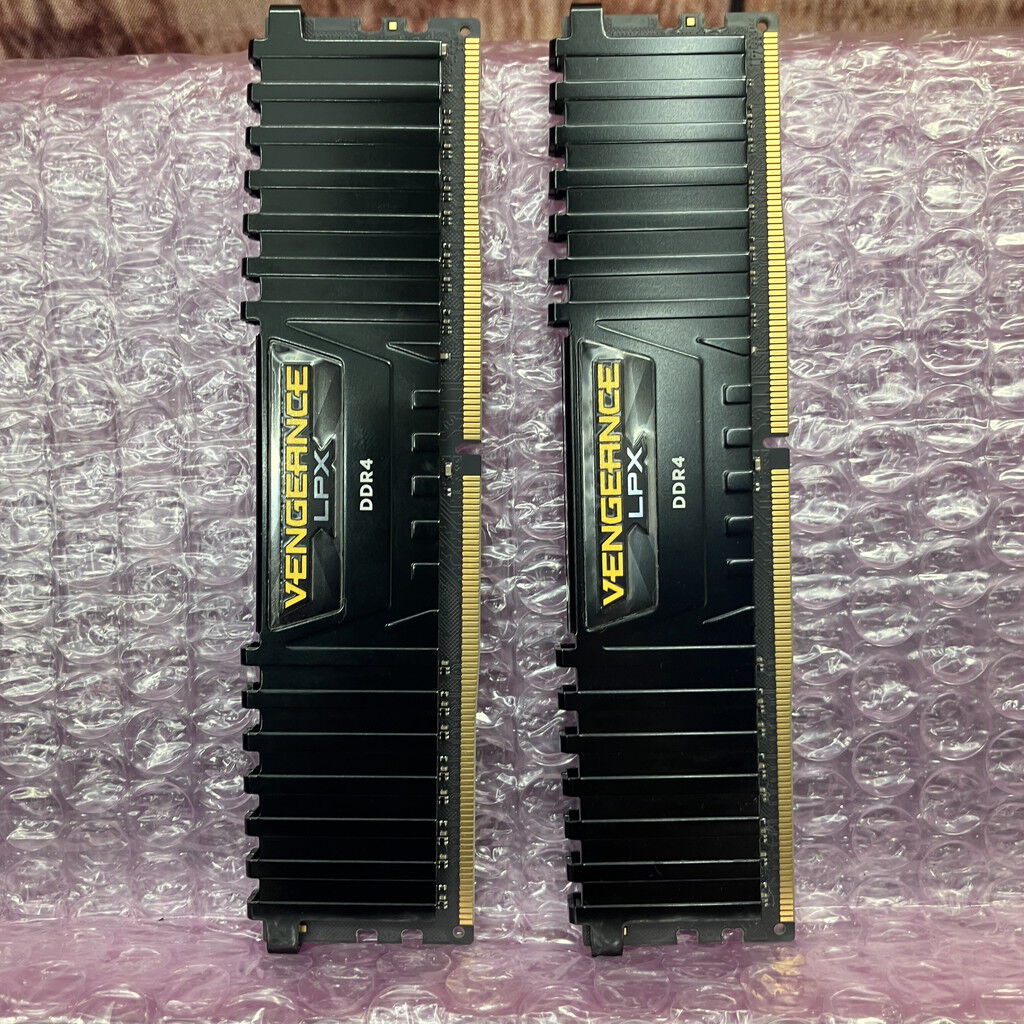 中古 Corsair CMK16GX4M2E3000C15 (PC4-24000/DDR4-3000 8GB 2枚組