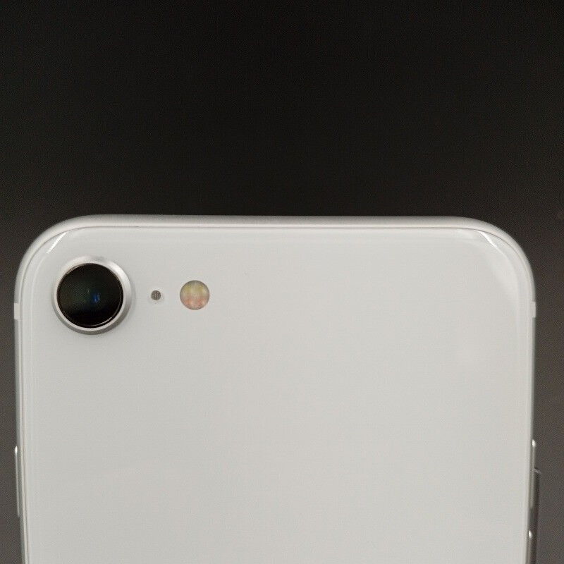 中古 【SIMロック解除済み】【au】Apple iPhoneSE 4.7インチ (第
