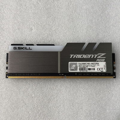 【甲府飯田店】中古  PC4-25600 8GB デスクトップ用(DDR4-3200) 140727 