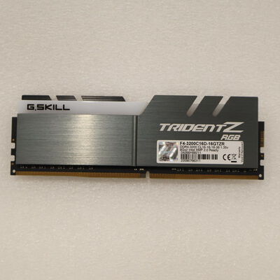 【通販センター】中古  PC4-25600 8GB デスクトップ用(DDR4-3200) 140727 