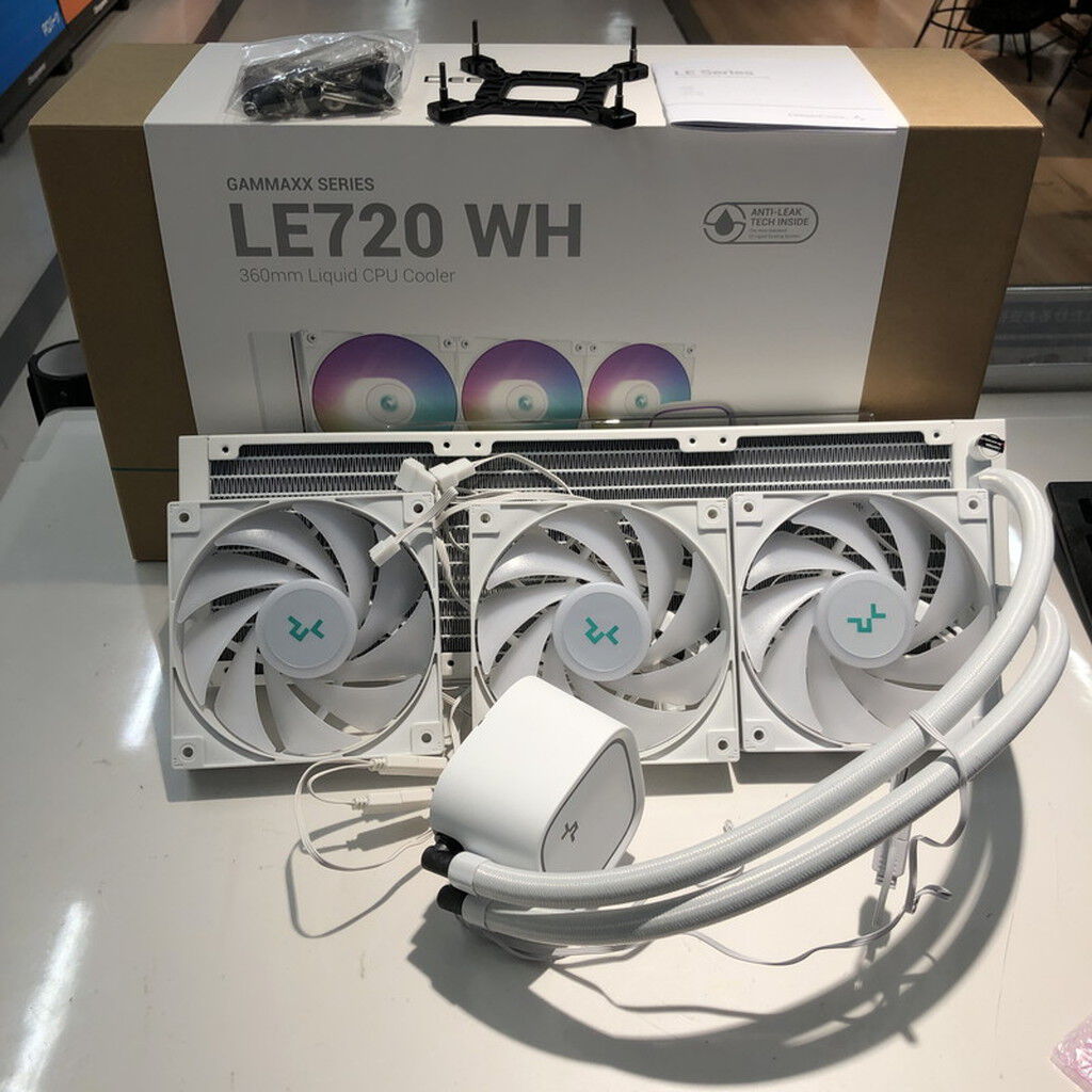 PC用ファン・クーラー deepcool le720 wh コスパに優れる一品』 DEEPCOOL LE720 WH R-LE720-WHAMMN-G-1