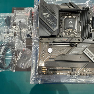 【鹿児島店】中古  ASUS ROG STRIX Z690-F GAMING WIFI Z690(DDR5)/LGA1700/2.5GbitLAN/Wi-Fi6E(ax)+BT5.2 1250004694 