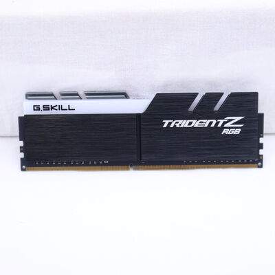 【通販センター】中古  PC4-25600 8GB デスクトップ用(DDR4-3200) 140727 