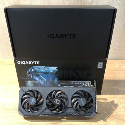 【姫路店】中古  GIGABYTE GV-R9060XTGAMING OC-16GD (RX9060XT 16G) 179900 