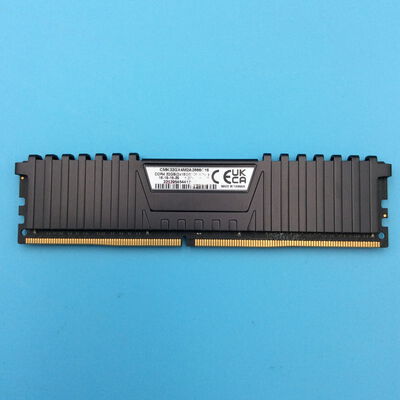 【秋葉原本店】中古  PC4-21300 16GB デスクトップ用(DDR4-2666) 135638 