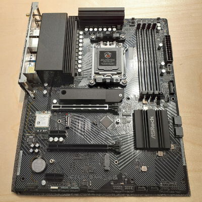 【鹿児島店】中古  ASRock B650 PG Lightning WiFi (B650 AM5 ATX DDR5) 4700000734 
