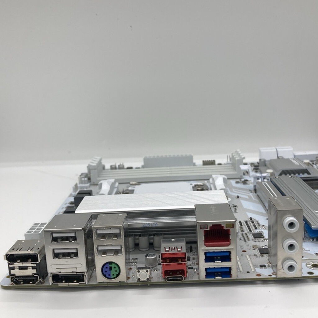 中古 GIGABYTE B850M DS3H ICE(B850 AM5 mATX DDR5) 1230010073