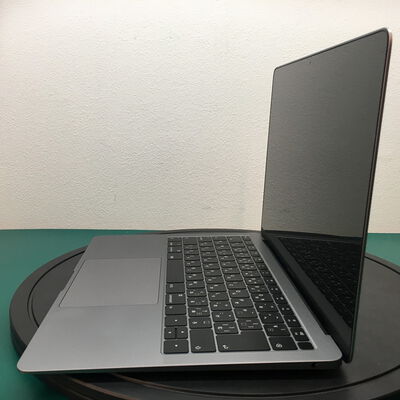 【佐賀南部バイパス店】中古  Apple MacBook Air 13インチ (i5 1.6GHz/8GB/256GB) スペースグレイ Touch ID True Tone搭載モデル MVFJ2J/A (Mid 2019) 141229 