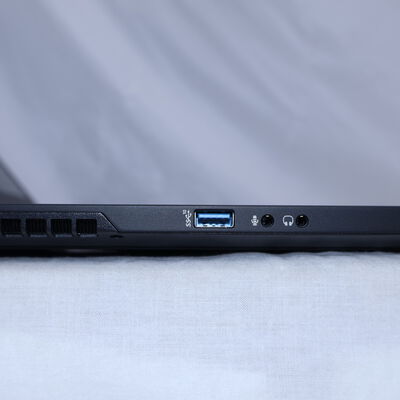 【通販センター】中古  THIRDWAVE raytrek R7 (Core i7-10875H/32GB/RTX 3070 Laptop GPU 8GB) 202844 
