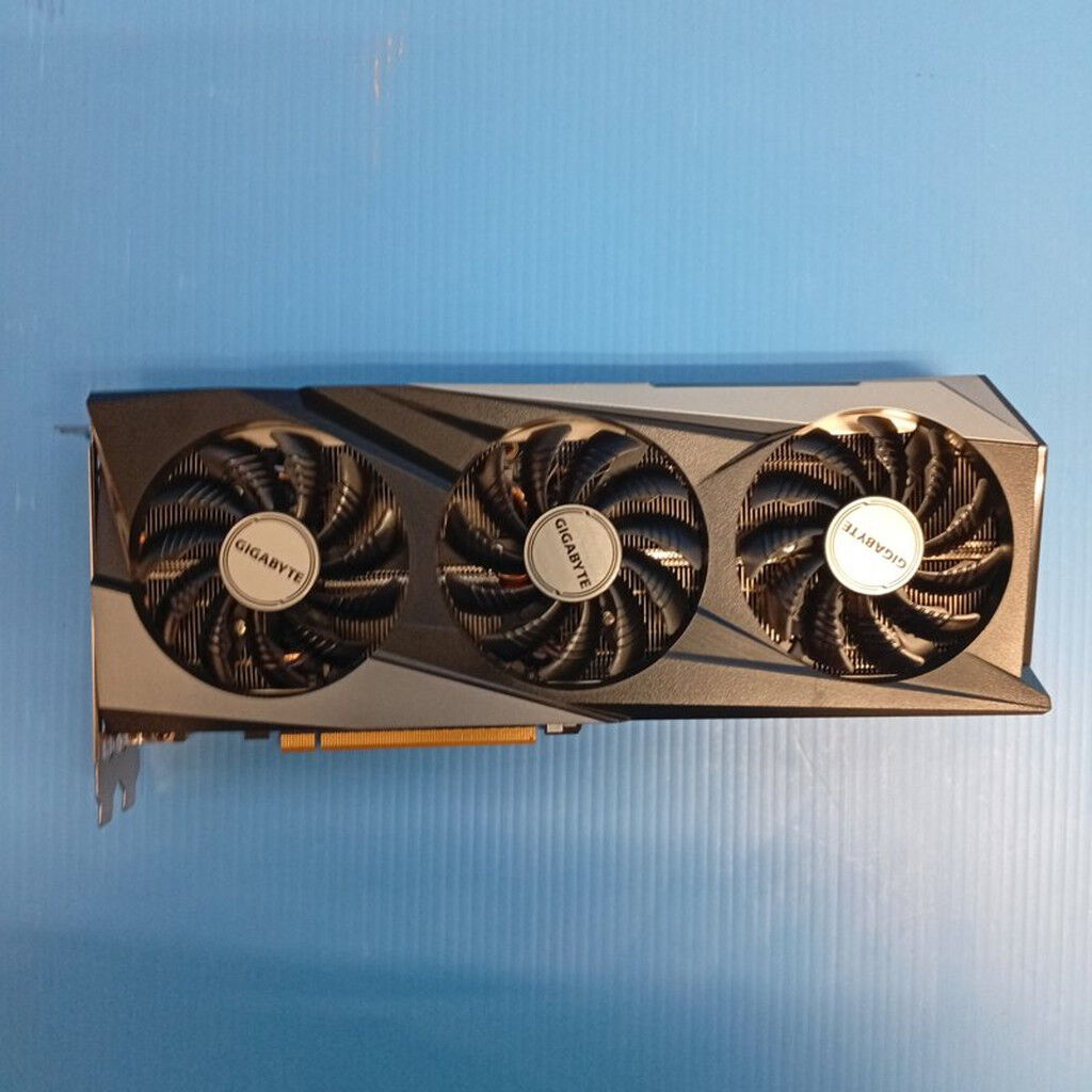 中古 GIGABYTE GV-R76GAMING OC-8GD (RX7600 8G) 162746 （351578