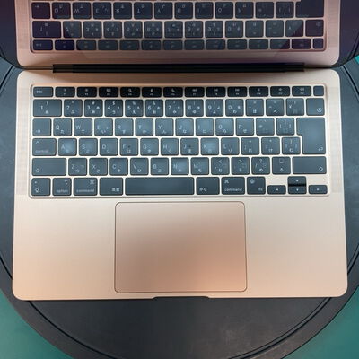 【佐賀南部バイパス店】中古  MacBook Air 13インチ　M1(CPU:8C/GPU:7C)8GB/256GB ゴールド　MGND3J/A  5250001804 