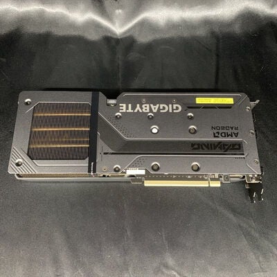 【横浜駅前店】中古  GIGABYTE GV-R9060XTGAMING OC-16GD (RX9060XT 16G) 179900 