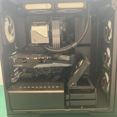 【浦添城間店(沖縄)】中古  自作パソコン(Ryzen 7 5700X/32GB/SSD512GB+512GB+240GB+250GB/RX7600 8GB/WLAN/OSなし) 4780001177 