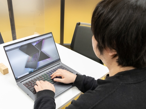 会社での作業もサクサク。昼は仕事、夜はゲームと1日中大活躍