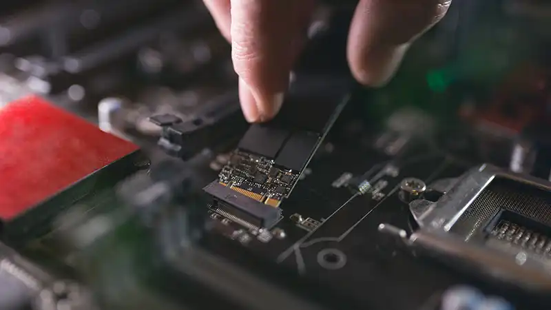SSDメーカーの選び方を解説！主要メーカーの違いと知っておきたい注意点