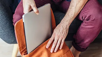 持ち運びやすいノートパソコン