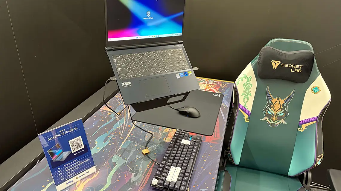 Secretlab展示デスクで使用されていたGALLERIA(2)