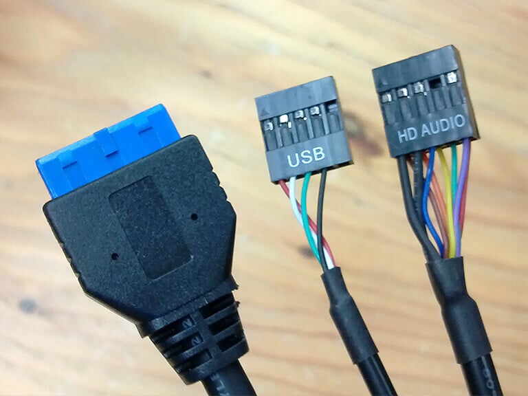 USB3.0・USB2.0・フロントオーディオ。