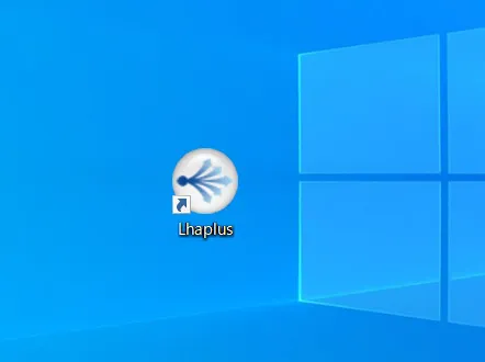 デスクトップにあるLhaplus（ラプラス）のショートカットをダブルクリックします。