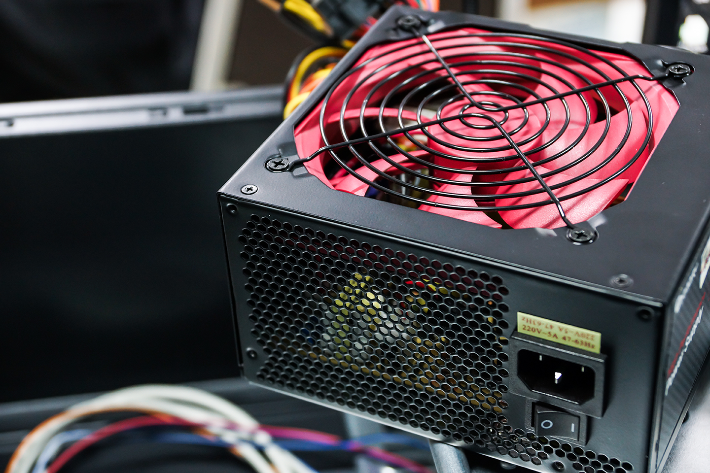 デスクトップパソコンの寿命を延ばすには「電源ユニットにこだわる」