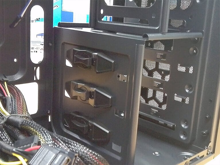 PCケースにHDD取り付け[2]