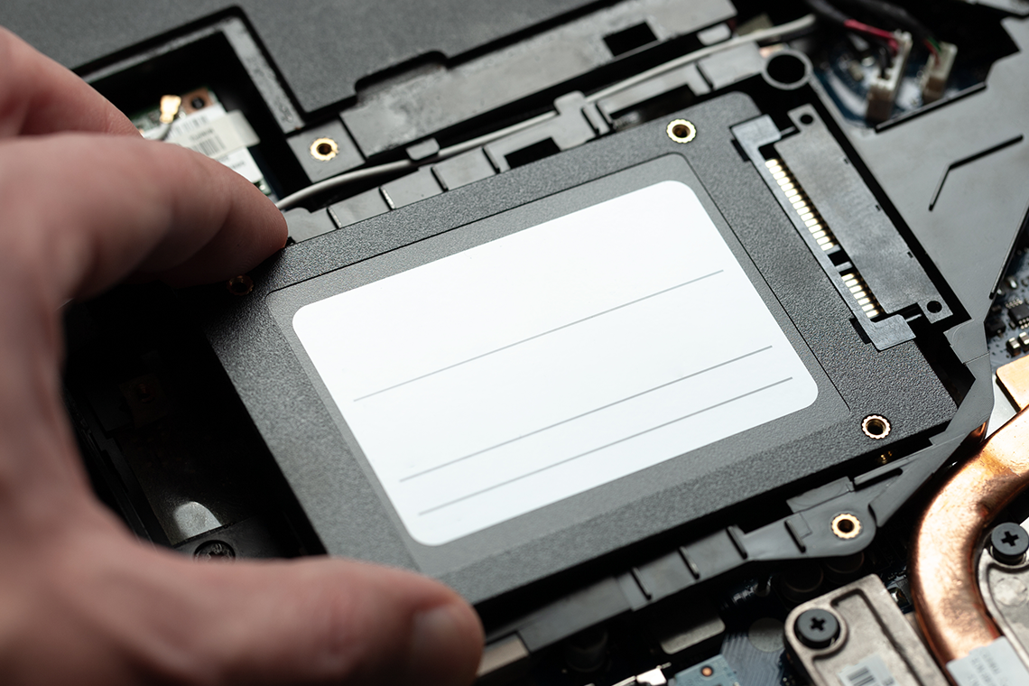 ストレージ(SSD / HDD)