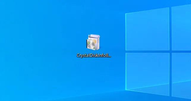 「CrystalDiskInfo(クリスタルディスクインフォ)8_12_2.exe」などのファイルをダウンロードし、ダブルクリックするとインストールが実行されます。