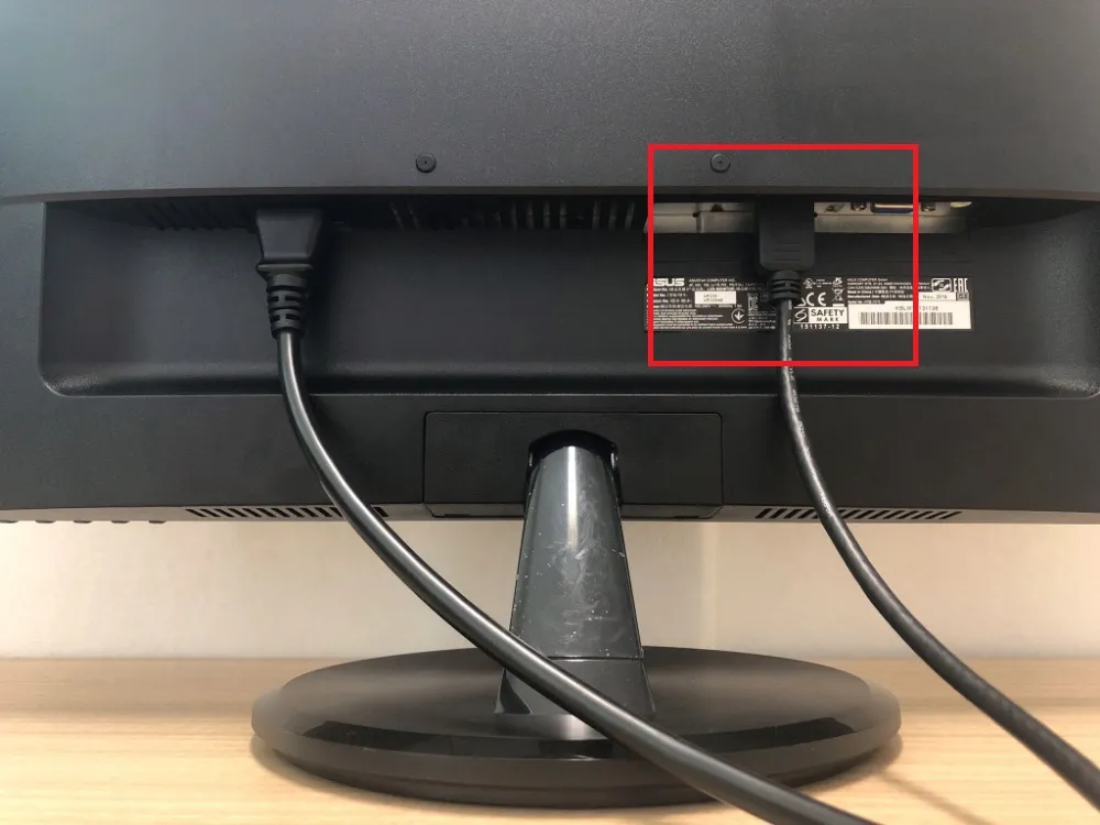PCモニター（パソコンモニター）が映らない場合として、高確率で発生するのが、HDMIなどの映像ケーブルの接続のゆるみによる接触不良となります。