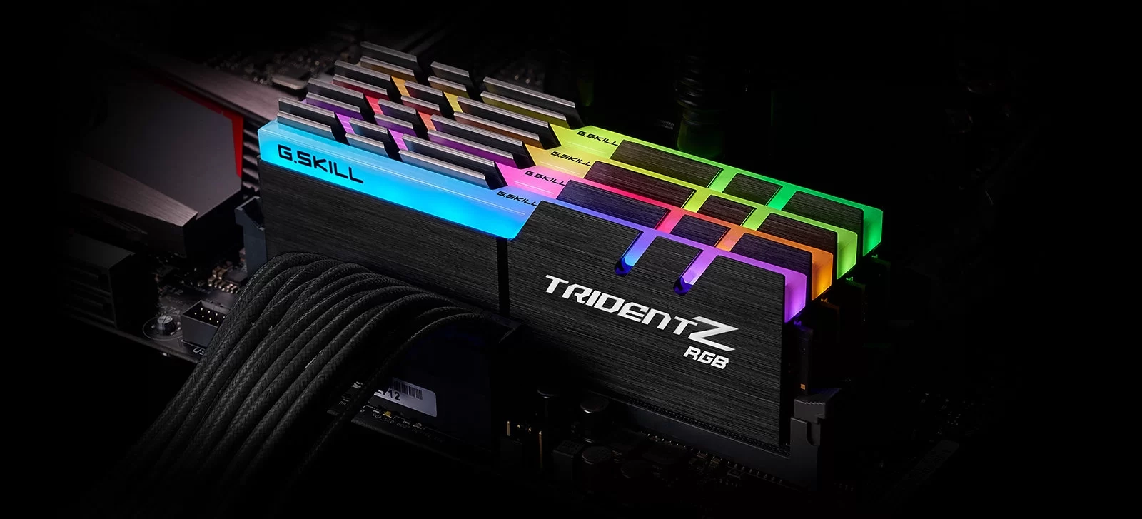 G.SKILL F4-3200C16D-32GTZR (DDR4 PC4-25600 16GB 2枚組)_「トライデント Z 」はパフォーマンスを意味します