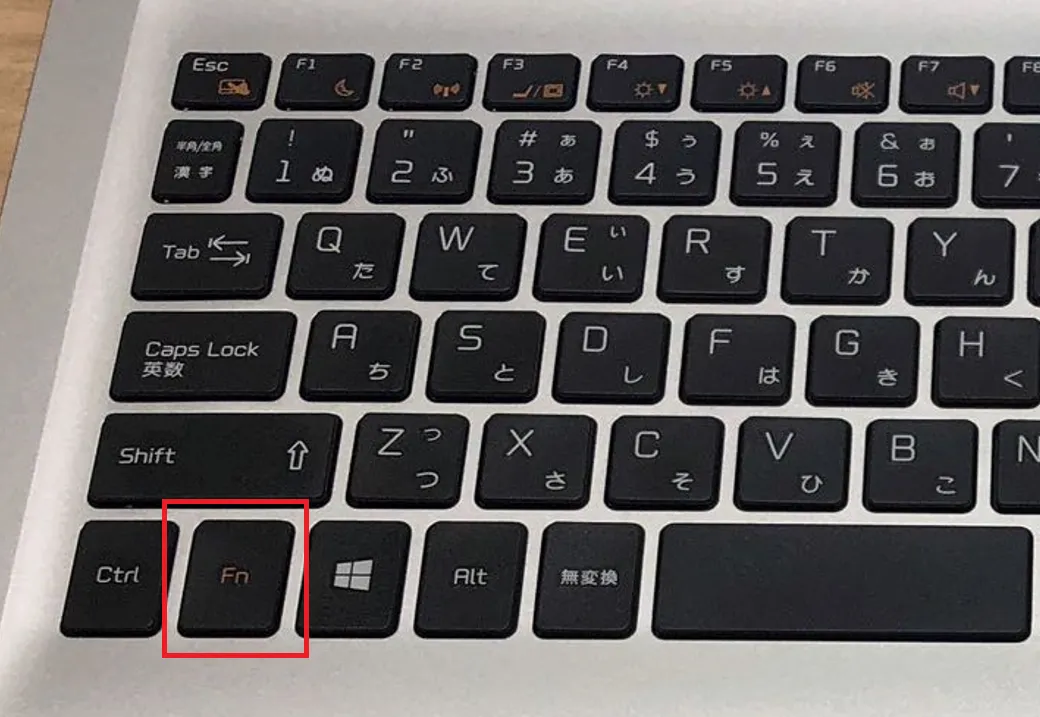 ノートパソコンの場合に特に多いのが「Fn」キーを使用しながら使用するショートカットキーの存在です。