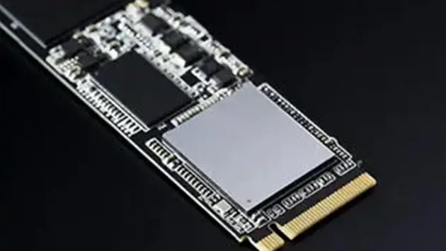 小型、かつ高速転送を実現するSSD