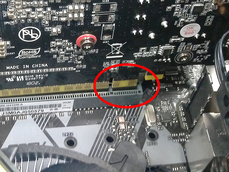 マザーボードに取付ます。