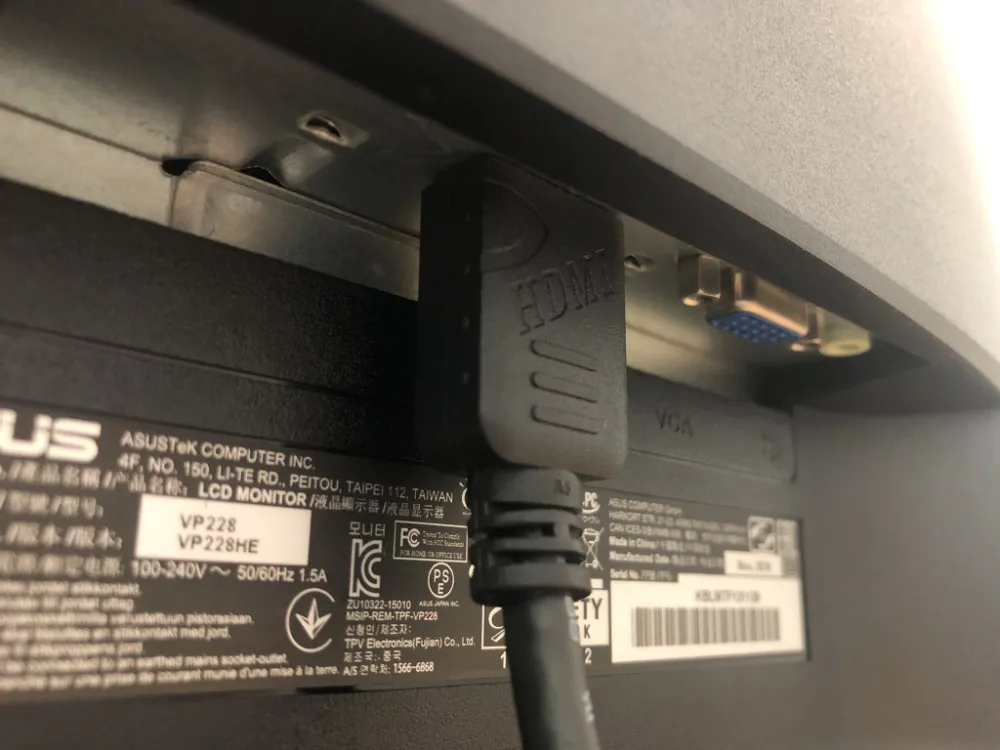 HDMIなど映像ケーブルの接続状態を確認し、映像ケーブルのゆるみが無いかを確認します。