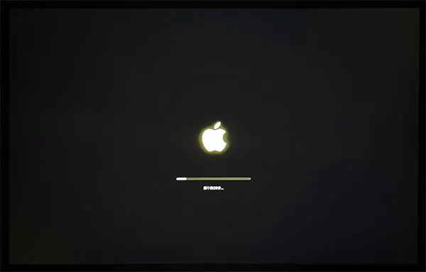 macOSのインストールが完了するまで待ちます。