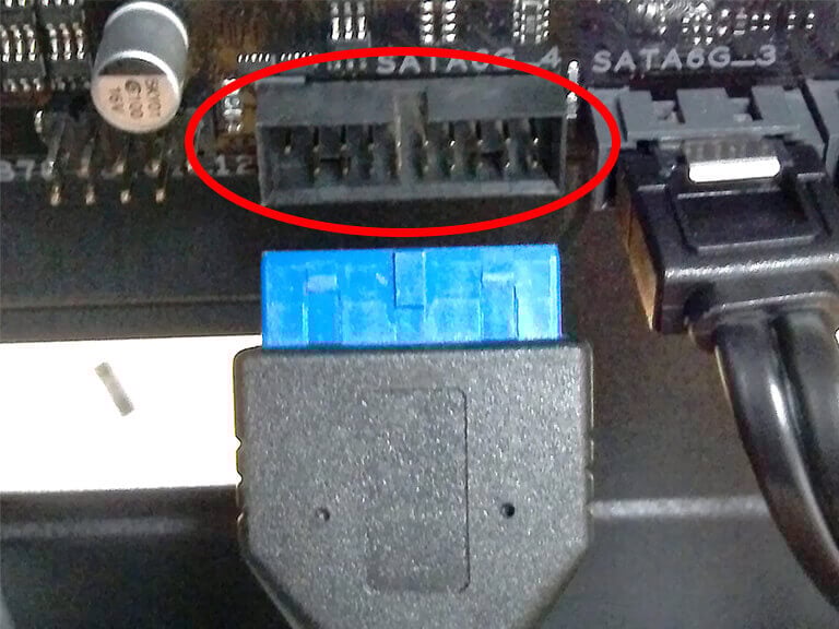 USB3.0配線　挿す向きに注意。