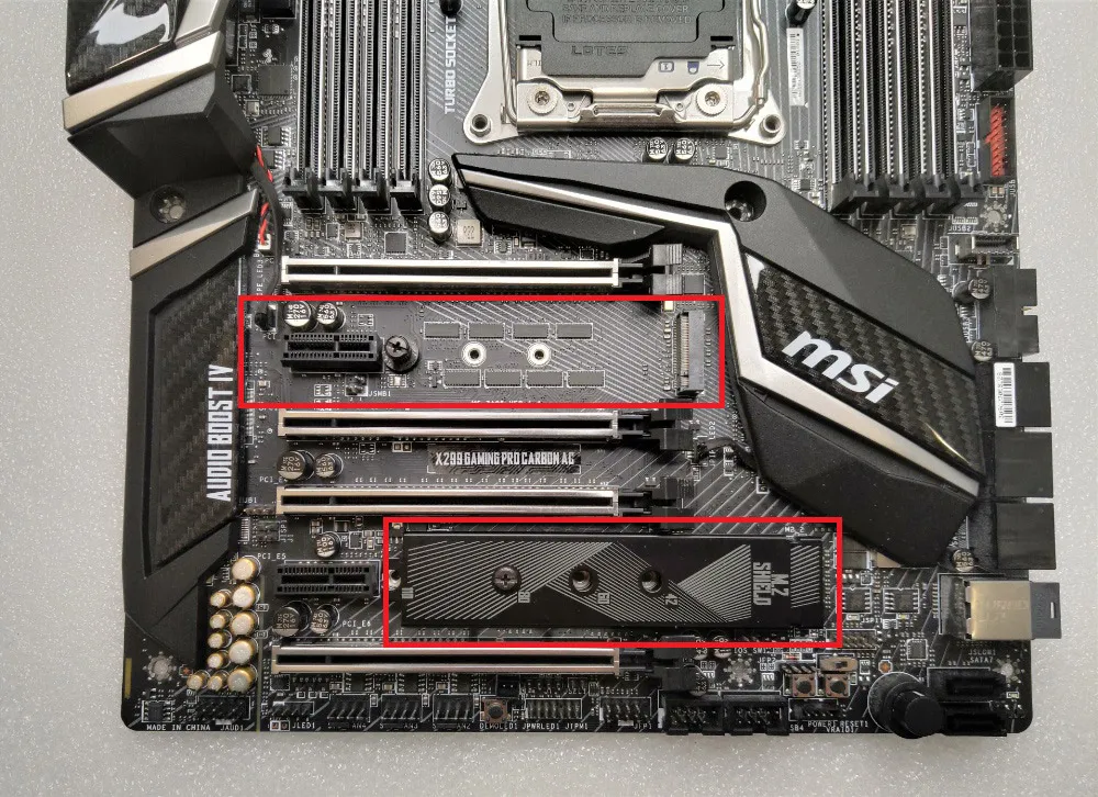 NVMe SSDは「M.2スロット」という「PCI-Expressスロット」とは別のスロットに挿しこむ形となりますので「M.2 NVMe SSD」と呼ばれます。