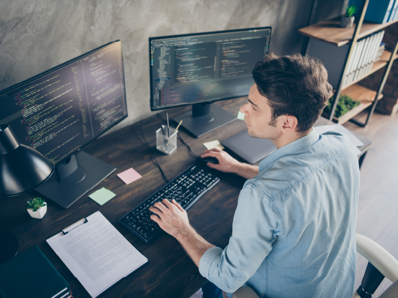 ノートパソコンをカフェで使う
